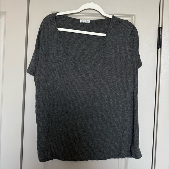 Maurices Charcoal Short Sleeve V-Neck Top - Picture 1 of 1